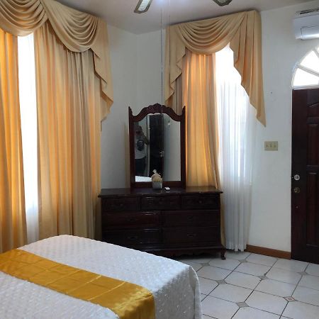 Goldenview Guesthouse Ocho Rios Exterior foto