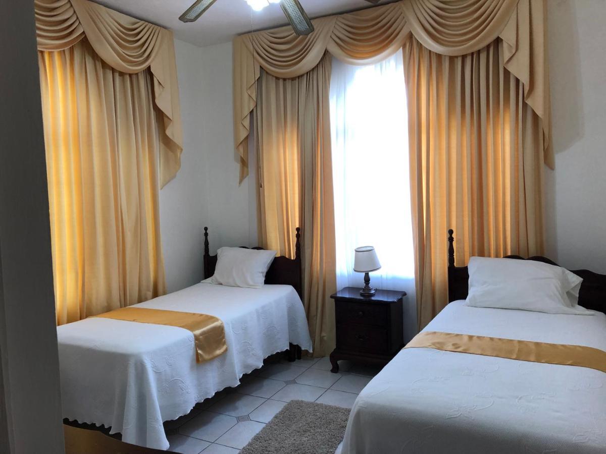 Goldenview Guesthouse Ocho Rios Exterior foto