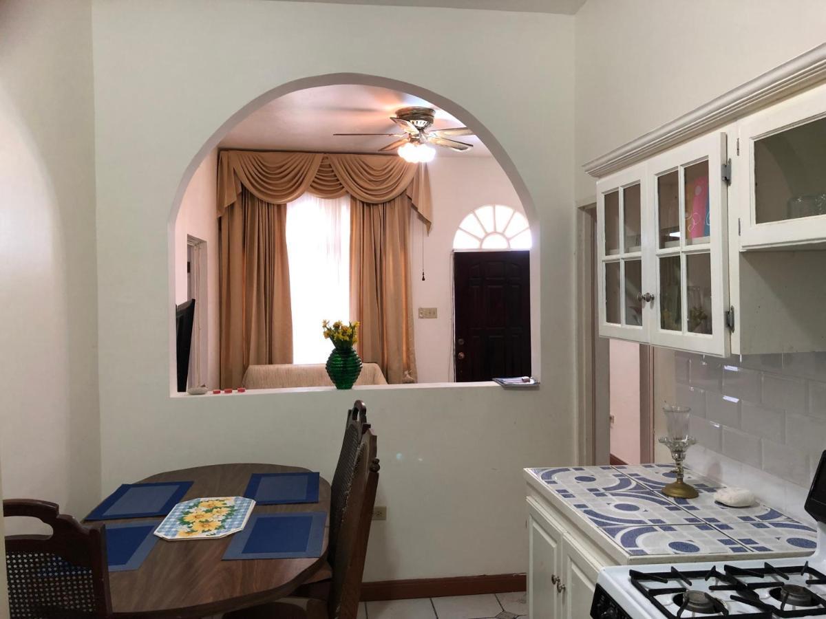 Goldenview Guesthouse Ocho Rios Exterior foto
